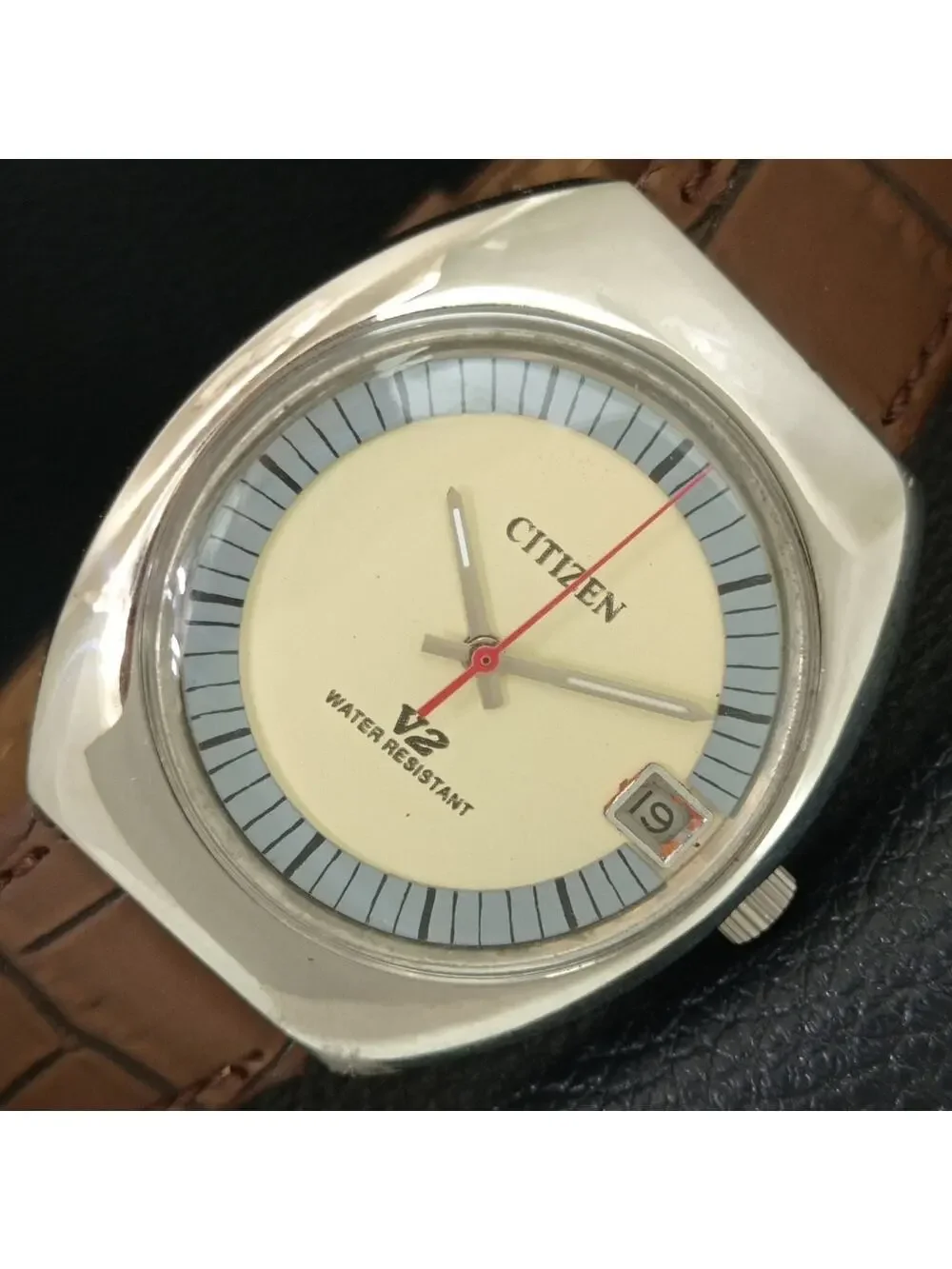 Vintage 1972 Citizen Manual Wound Mens Silver Watch W/Date & Beige accents